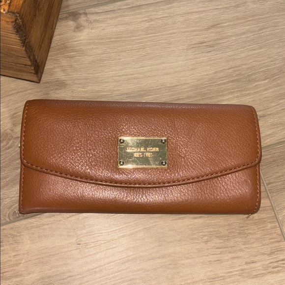 Michael Kors Brown Jet Set Slim Flap Wallet - Picture 3 of 8